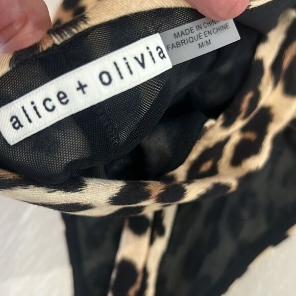 Alice and Olivia size medium leopard bodysuit NWOT - Picture 4 of 6